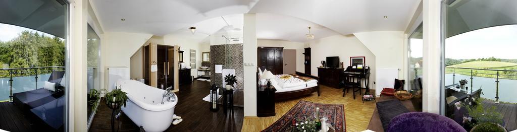 Boutique Hotel Loipenhof ลอยแพร์ดอร์ฟ เบ เฟิร์สเทนเฟลด์ ภายนอก รูปภาพ