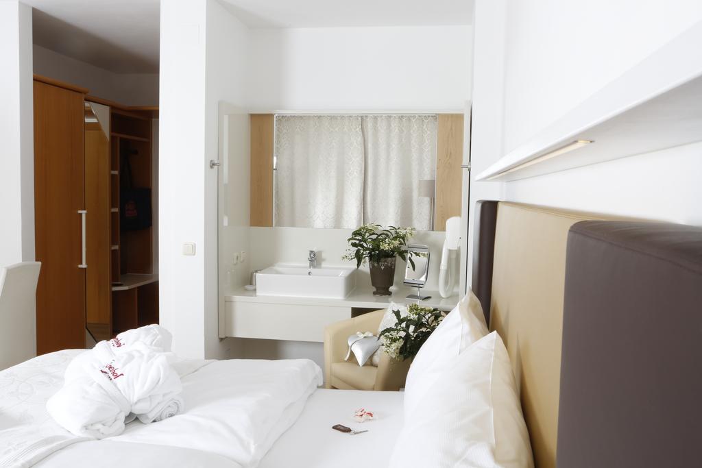 Boutique Hotel Loipenhof ลอยแพร์ดอร์ฟ เบ เฟิร์สเทนเฟลด์ ภายนอก รูปภาพ