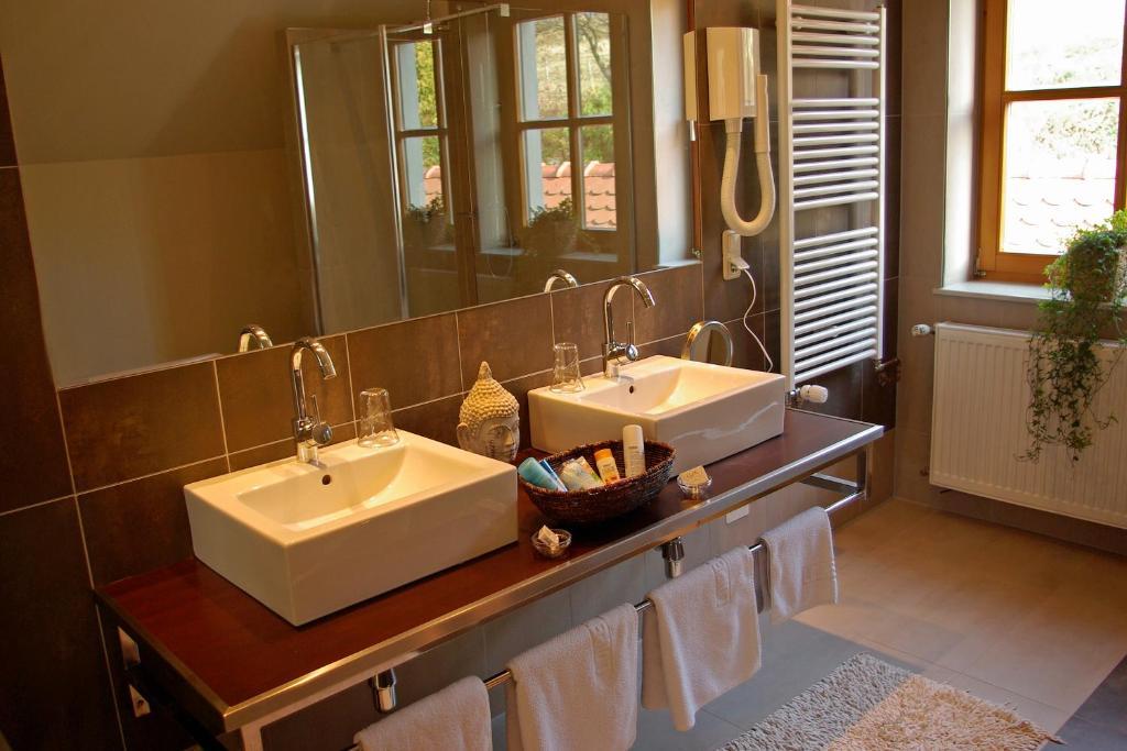 Boutique Hotel Loipenhof ลอยแพร์ดอร์ฟ เบ เฟิร์สเทนเฟลด์ ภายนอก รูปภาพ