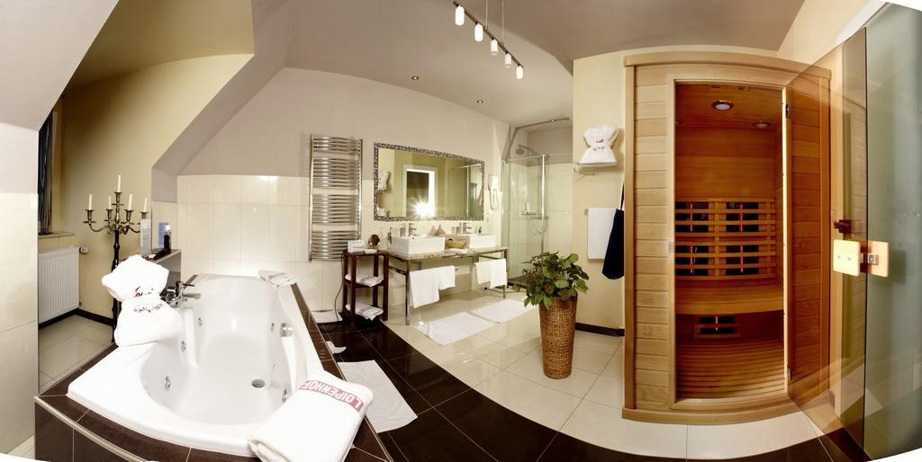 Boutique Hotel Loipenhof ลอยแพร์ดอร์ฟ เบ เฟิร์สเทนเฟลด์ ภายนอก รูปภาพ